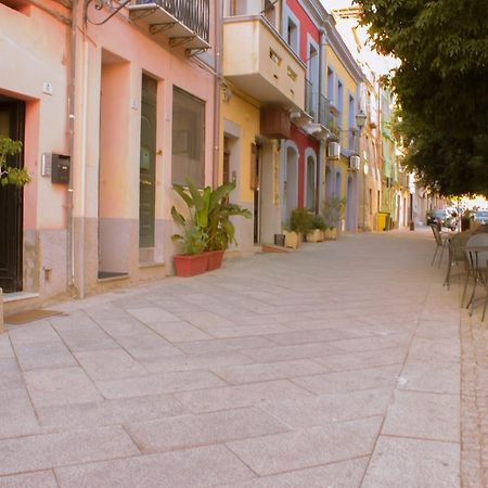 Appartamento Lilla Dei Buoni E Cattivi Cagliari Rum bild