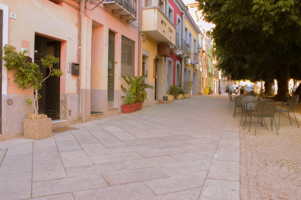 Appartamento Lilla Dei Buoni E Cattivi Cagliari Rum bild