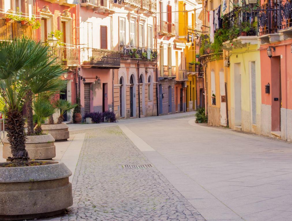 Appartamento Lilla Dei Buoni E Cattivi Cagliari Rum bild